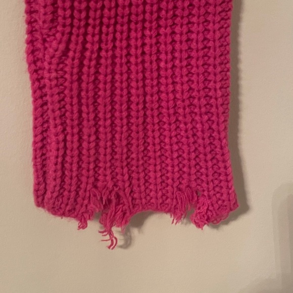 COPY - DOLLS KILL distressed edges cropped sweater - Picture 6 of 7